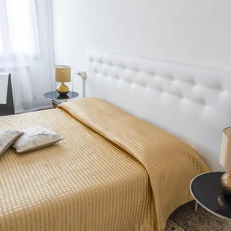 Accademia Charm Apartments By Wonderful Italy Venice Exterior photo