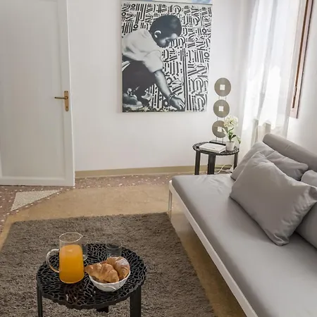 Accademia Charm Apartments By Wonderful Italy Venice Exterior photo
